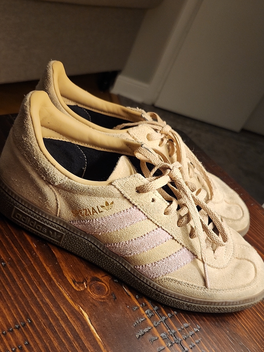 adidas SPEZIAL Women’s Suede Sneakers in Light Beige SZ 8